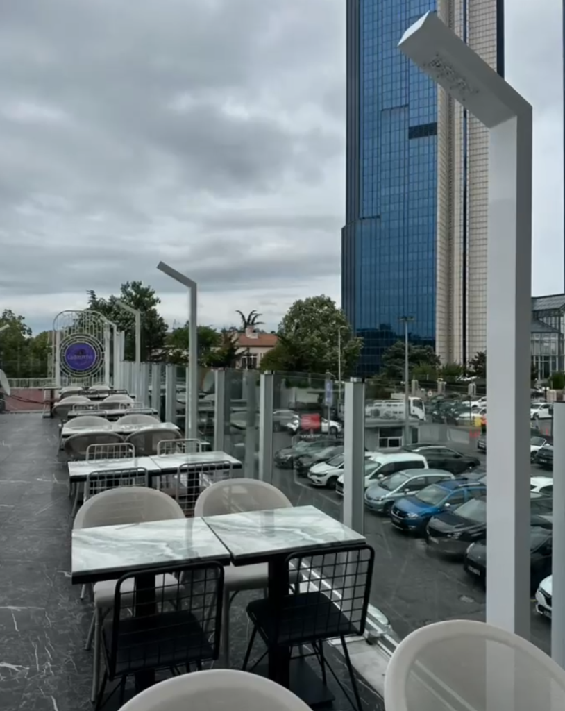 rüzgar bariyeri cam